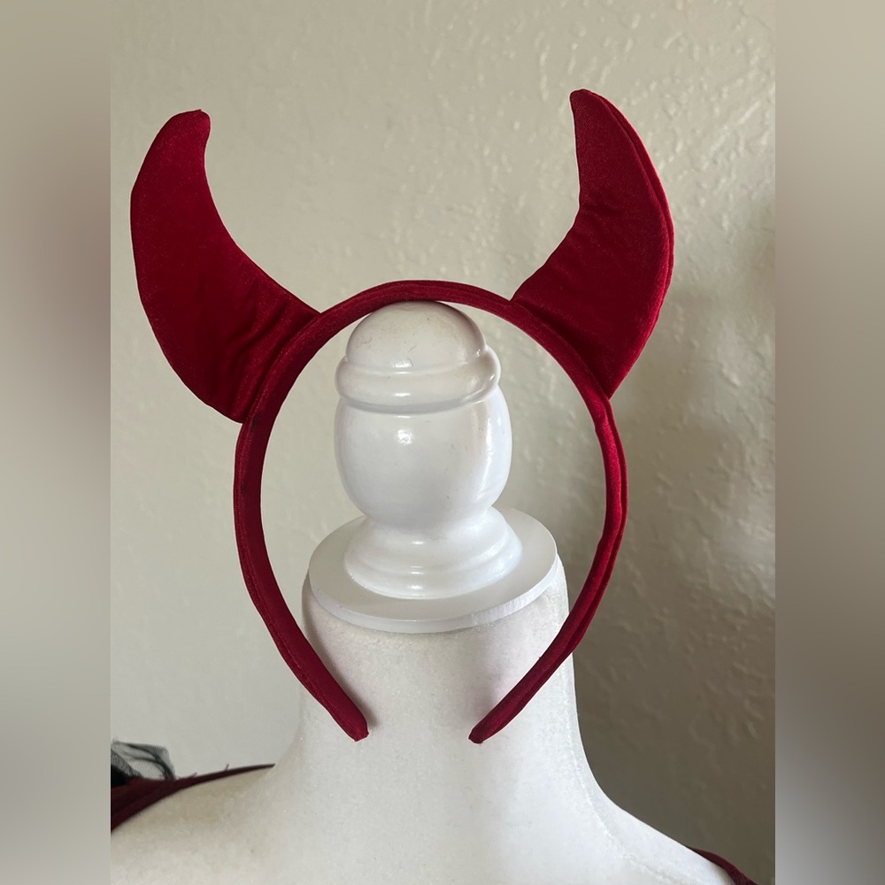 WOMENS CHARMING DEVIL COSTUME - Picture 5 of 10